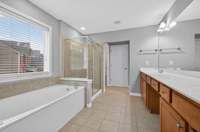 Building Photo - 740 Mayfair Ct