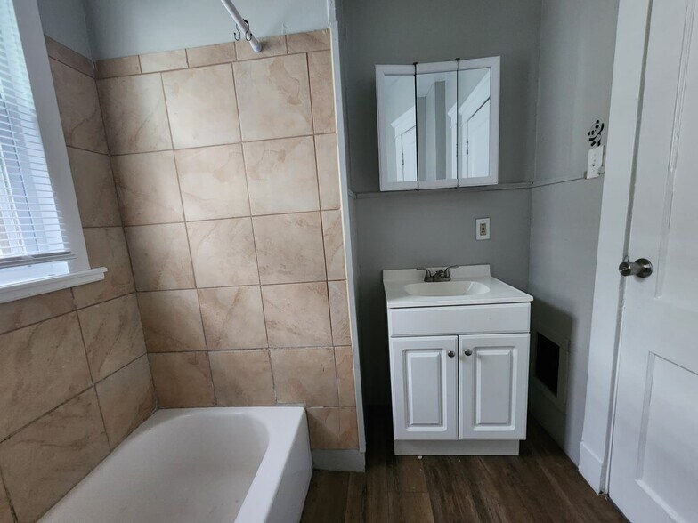 Building Photo - 64 Gorham Ave