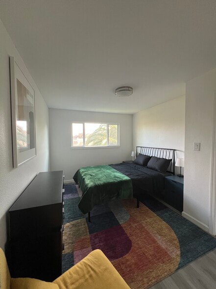 Building Photo - 750 Sheridan St