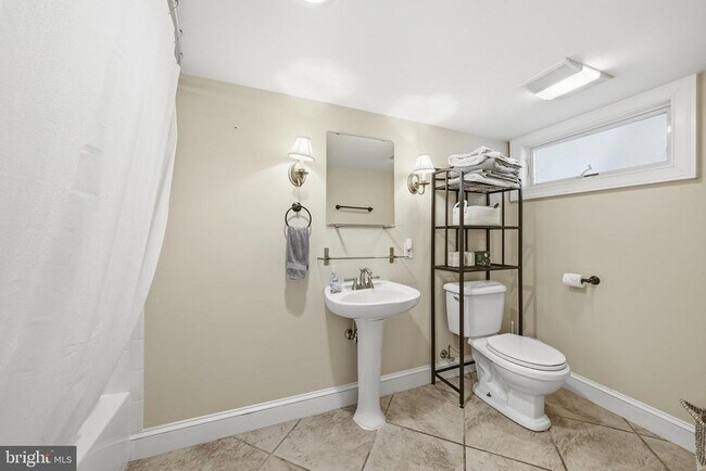 Building Photo - 3357 Stuyvesant Pl NW