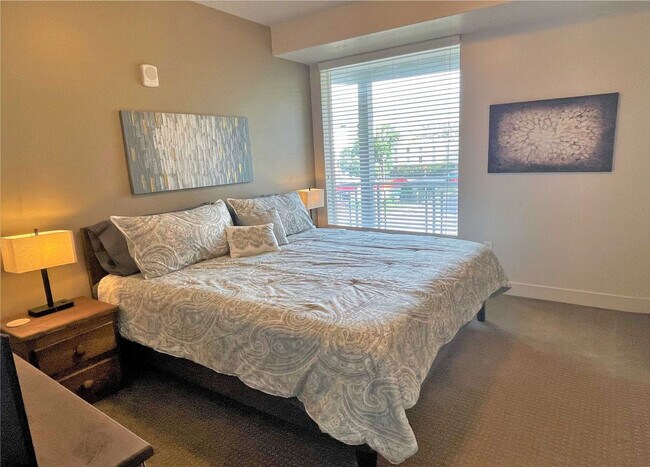 Building Photo - 460 E 400 S