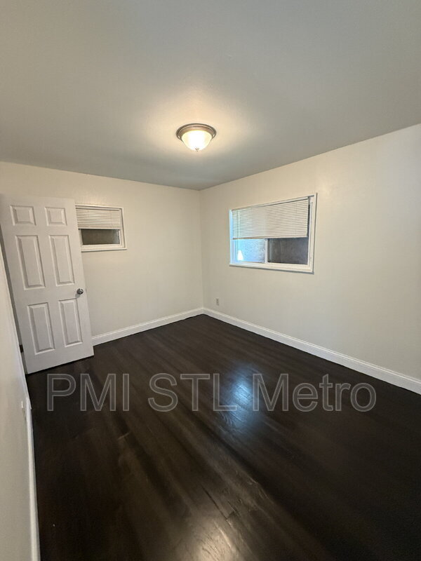 Building Photo - 10501 Duke Dr