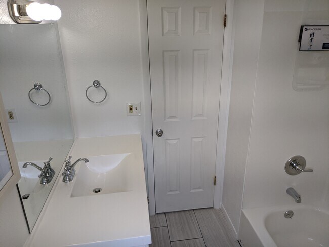 Building Photo - 2250 Grove Cir E