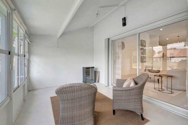 Building Photo - 15465 Lake Magnolia Pl