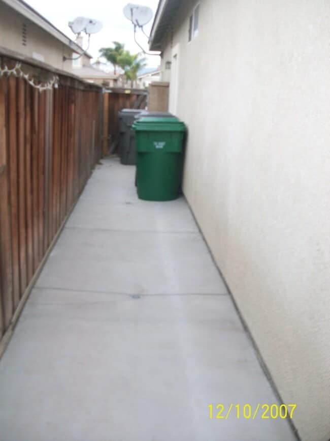 Building Photo - 6404 Kaisha St