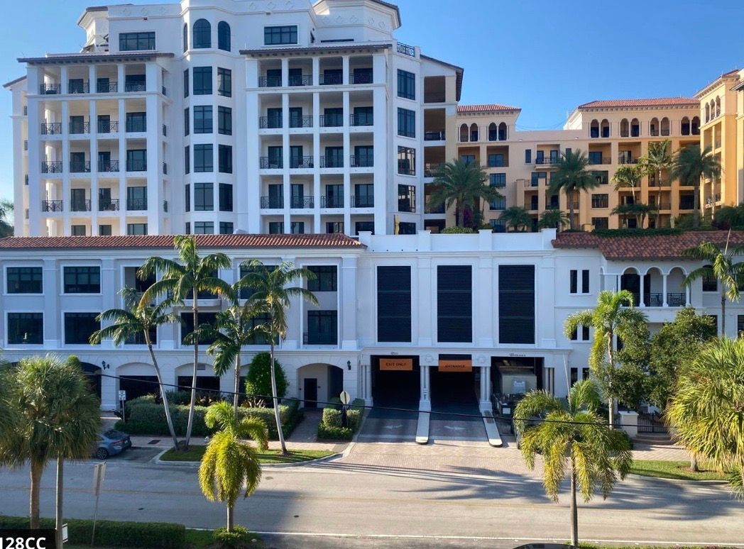 Building Photo - 200 E Royal Palm Rd