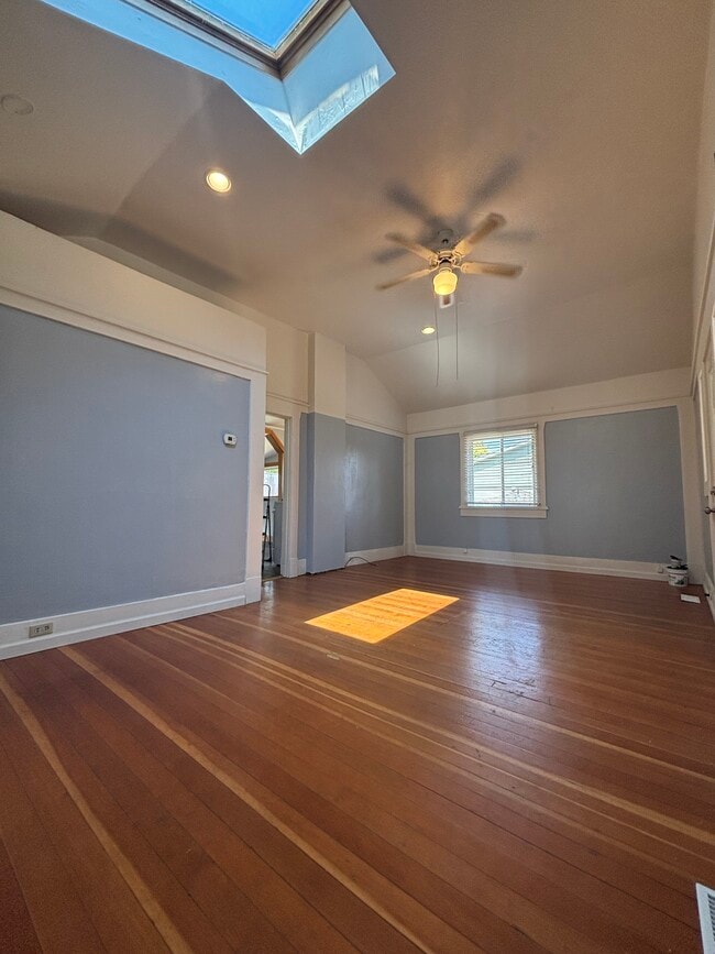 Building Photo - 735 Roca St