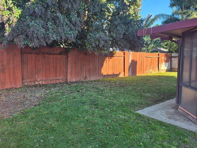 Building Photo - 3 bedroom 2.5 bath home