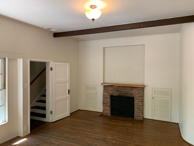 Building Photo - 3 Bedroom plus bonus room! Close to Enloe, CSUC and Downtown