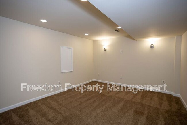 Building Photo - 5914 Ridge View Dr