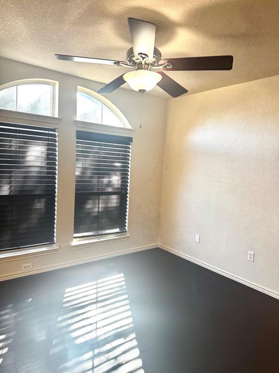 Building Photo - 1712 Darjeeling Dr