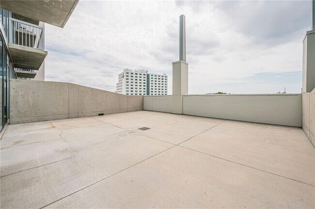 Building Photo - 3324 Peachtree Rd NE