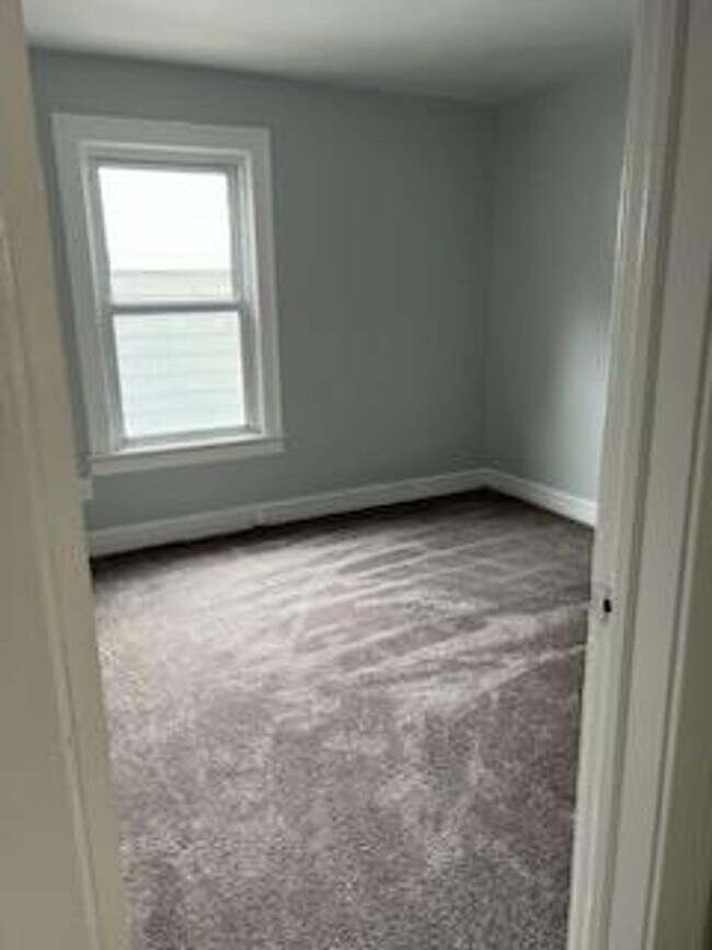 Building Photo - 2 bedroom, 1 bathroom home near Bunn Park $975