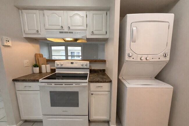 Building Photo - 2167 N Heather Ln