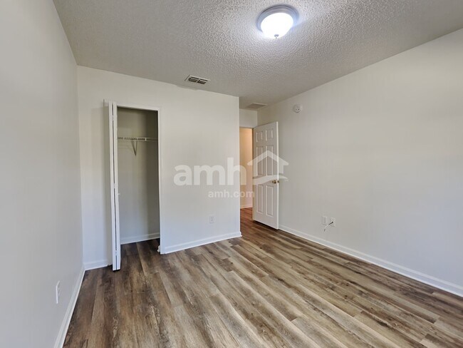 Building Photo - 2661 Fox Creek Dr E