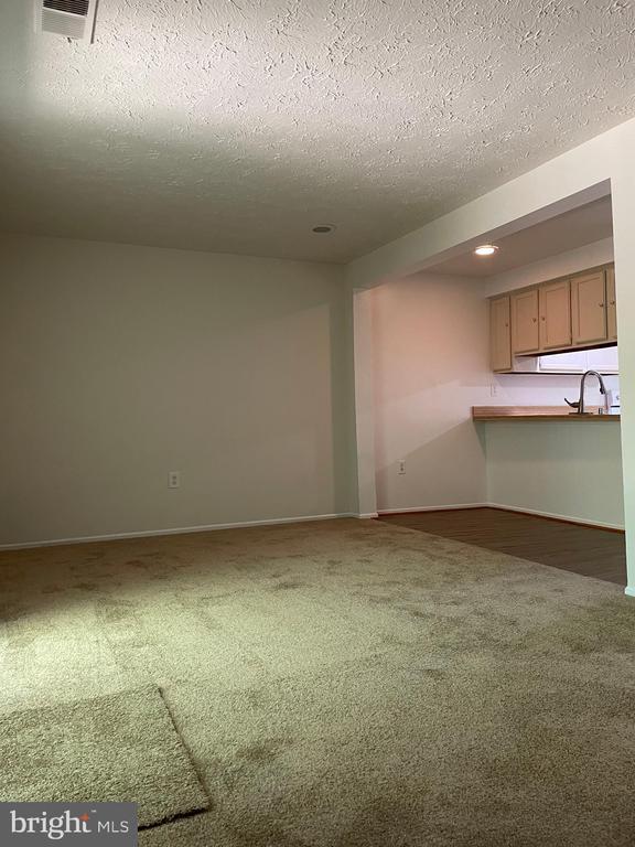 Building Photo - 1542 Pin Oak Dr