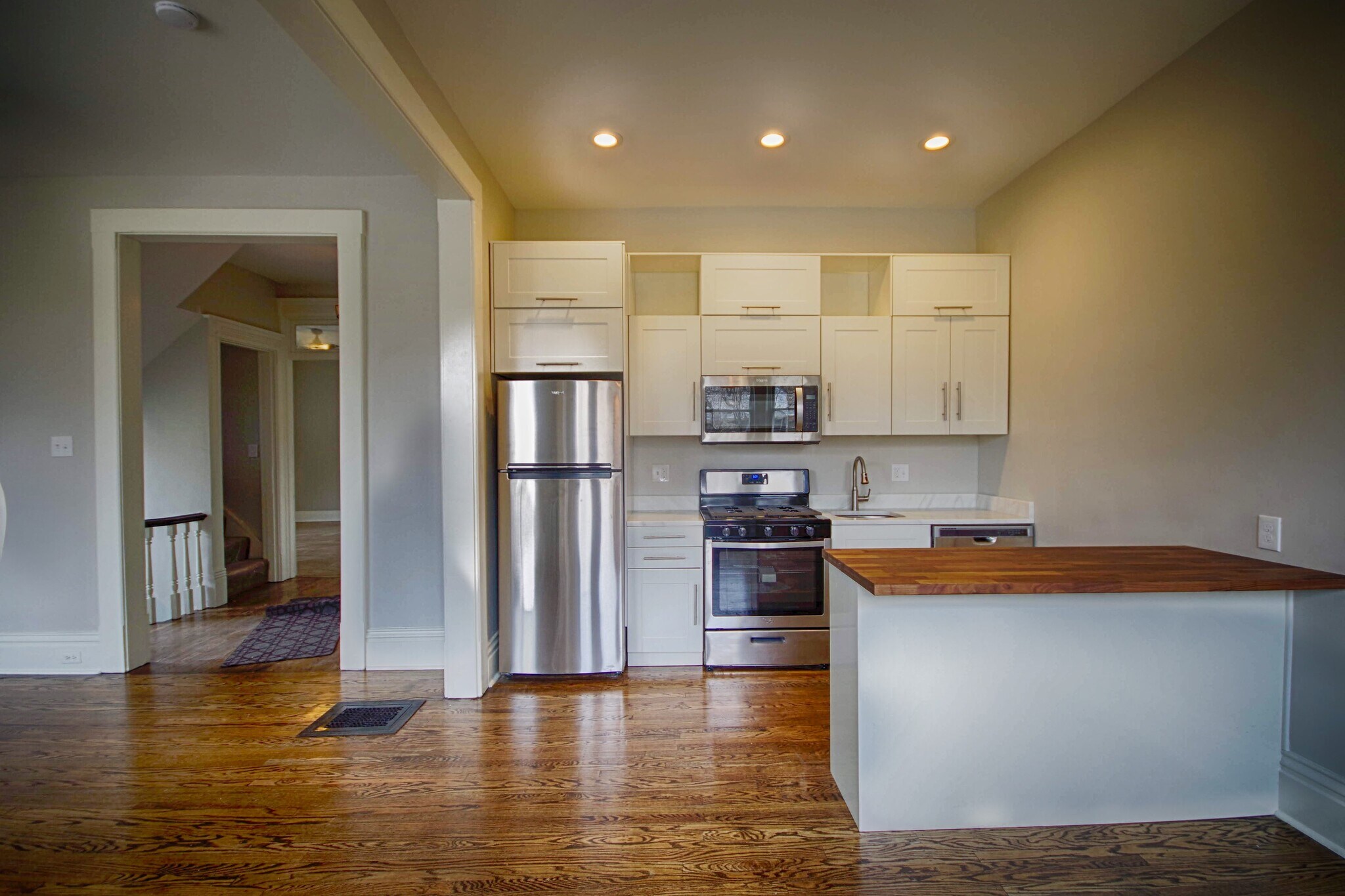 Building Photo - 2038 Bonnycastle Ave