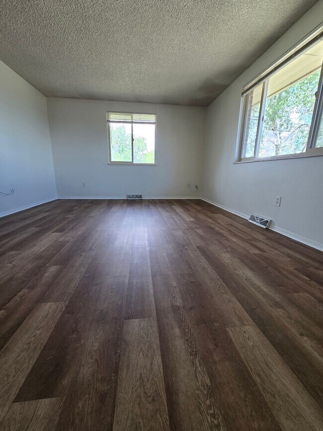Building Photo - Price Drop! Duplex in Country setting! New paint and Flooring!