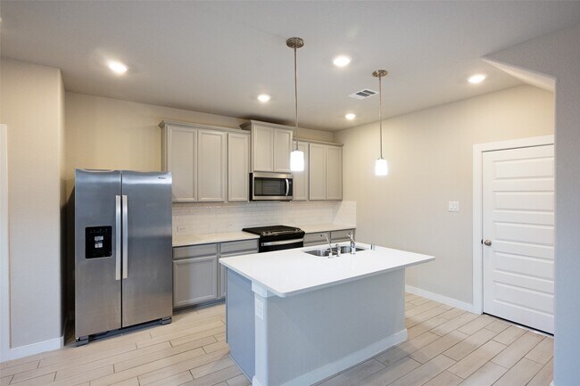 Building Photo - 17549 Rosette Grass Dr