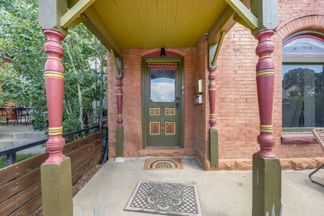 Building Photo - 2477 W Argyle Pl