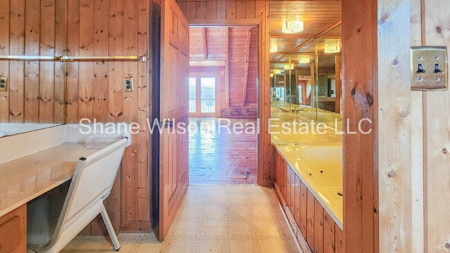 Building Photo - 218 Sugar Hollow Rd