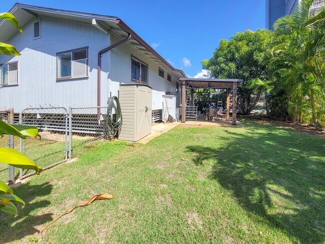 Building Photo - 3BR / 2Bath / 3Pkg - Home in Aiea!