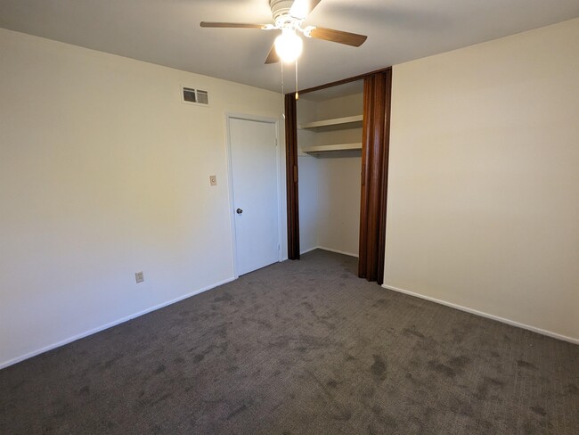 Building Photo - 323 Willow Rd