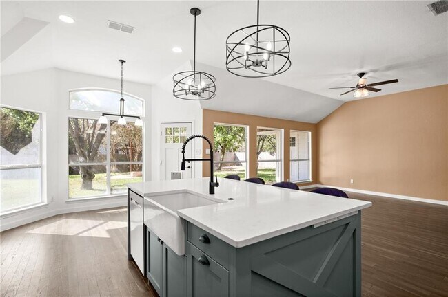 Building Photo - 316 Poppy Cove