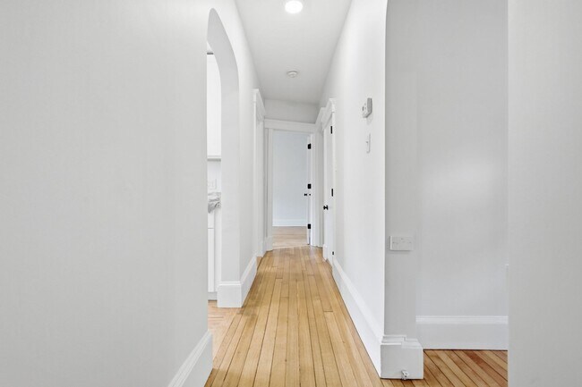 Building Photo - 81 Huntington Rd