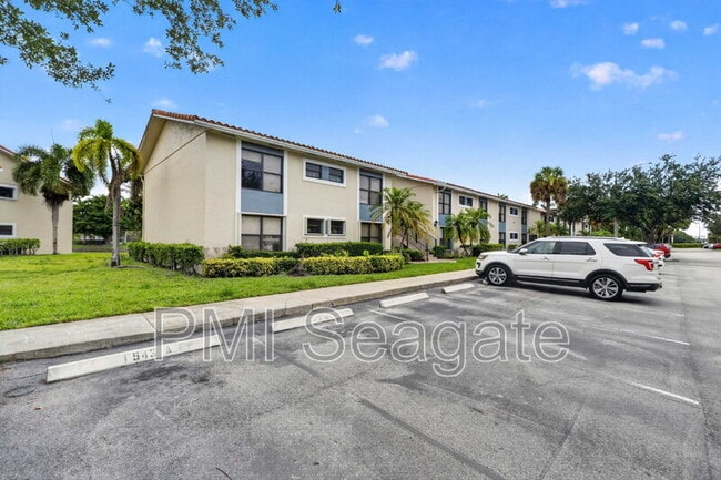 Building Photo - 1543 Lake Crystal Dr