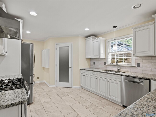 Building Photo - 826 Eldorado Ave SE