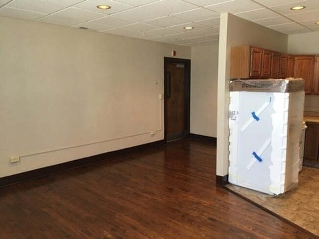 Building Photo - 5402 S 77th St