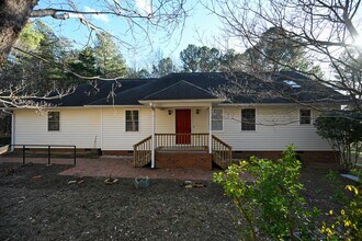 Building Photo - Stunning 3BR / 3BA Home on 2.48 Acres – Hillsborough, NC