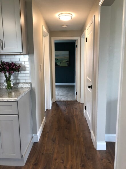 Building Photo - 1561 W 40th St