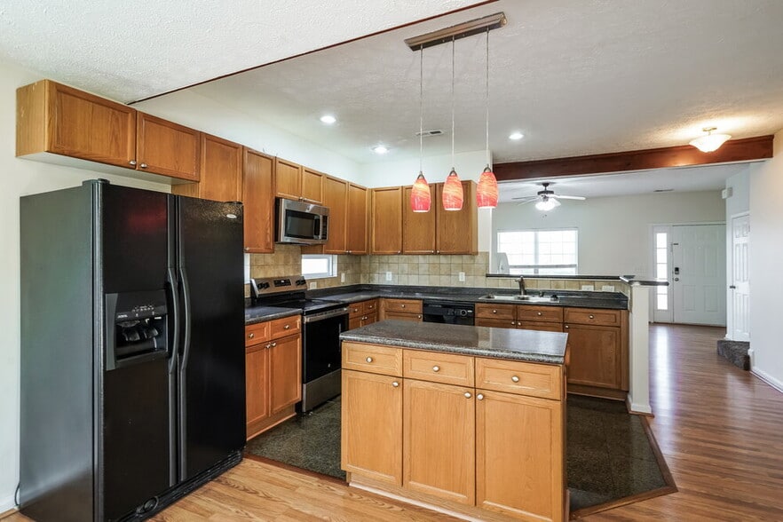 Building Photo - 7212 Legacy Dr