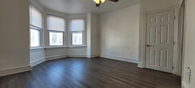 Building Photo - 146 N Peach St