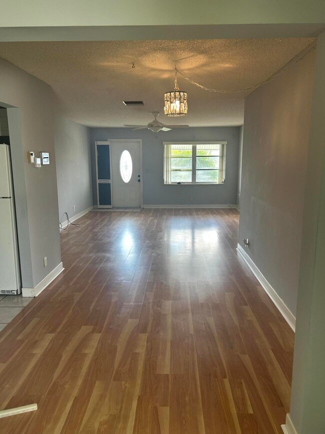 Building Photo - 1310 SW 18th Ct