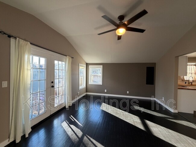 Building Photo - 131 Oregon Ave