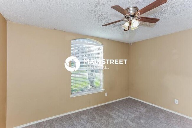 Building Photo - 4 Bedroom Pet-Friendly Home in Arlington, TX with Main Street Renewal
