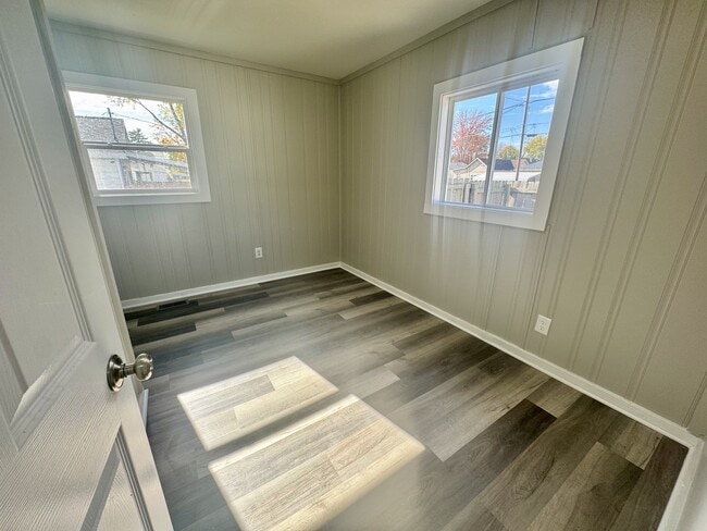 Building Photo - 913 N Morrison St