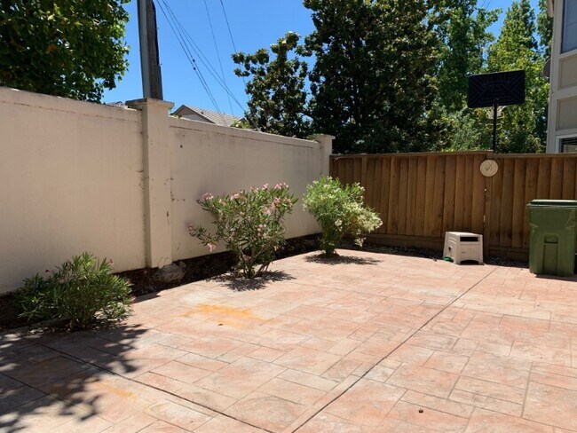 Building Photo - 3932 Harlequin Terrace