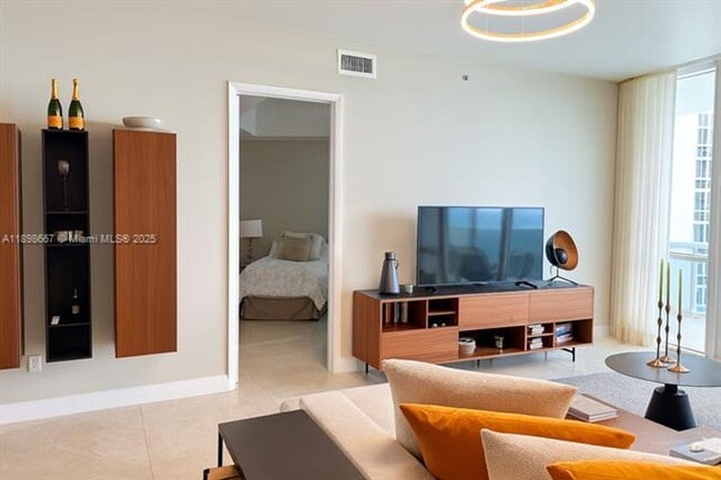 Building Photo - 15901 Collins Ave