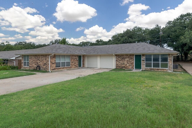 Building Photo - 420 Wilshire Dr