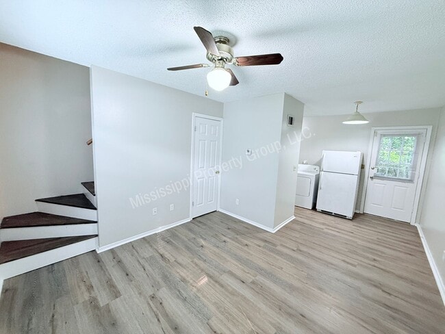 Building Photo - 1BR/1BA FOR RENT