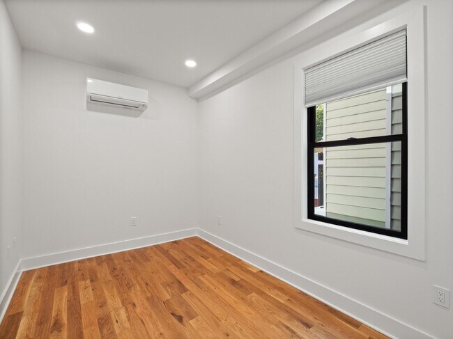 Building Photo - 858 W SIDE Ave