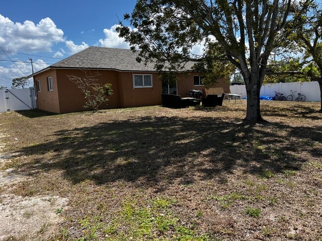 Building Photo - 1602 SW 16th Ct