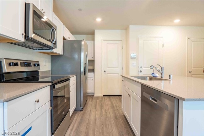 Building Photo - 3727 Celesta Vis Ave