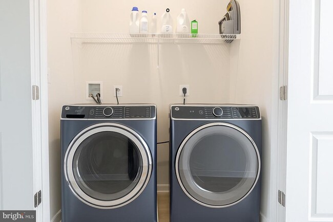 Building Photo - 8642 Satinwood Dr