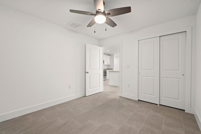 Building Photo - 1392 San Cristobal Ave