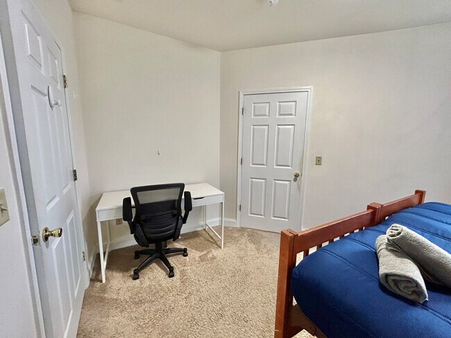 Building Photo - 416 Madison St